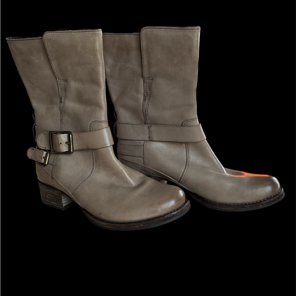 🌸Clarks Gray Heeled Boots with Durable Sole